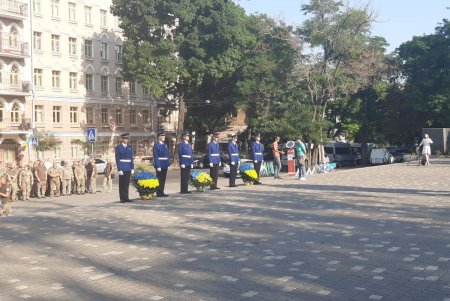 По случаю Дня Независимости Украины в Одессе возложили цветы к памятнику Т. Г. Шевченко (фото)