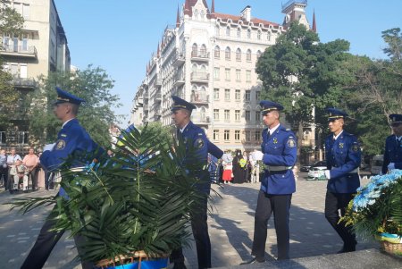 По случаю Дня Независимости Украины в Одессе возложили цветы к памятнику Т. Г. Шевченко (фото)
