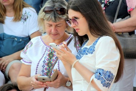 Одесситы в традиционных вышиванках собрались на Приморском бульваре (фоторепортаж)