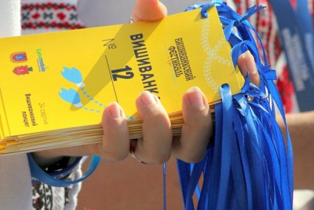 Одесситы в традиционных вышиванках собрались на Приморском бульваре (фоторепортаж)