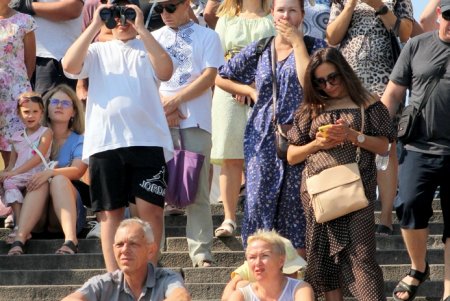 Одесситы в традиционных вышиванках собрались на Приморском бульваре (фоторепортаж)