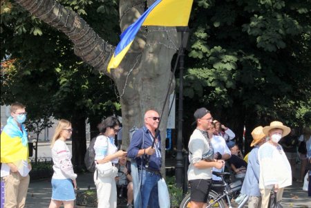 Одесситы в традиционных вышиванках собрались на Приморском бульваре (фоторепортаж)