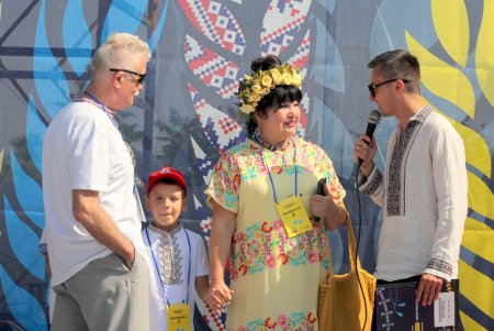 Одесситы в традиционных вышиванках собрались на Приморском бульваре (фоторепортаж)