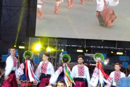 Праздничный концерт на Потемкинской лестнице: тысячи одесситов собрались послушать группы ONUKA и «Без Обмежень» (фото) 