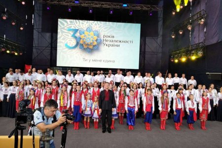 Праздничный концерт на Потемкинской лестнице: тысячи одесситов собрались послушать группы ONUKA и «Без Обмежень» (фото) 