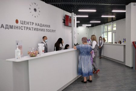 С зоной самообслуживания и комнатой для детей: в Малиновском районе открыли новый Центр админуслуг (фото)