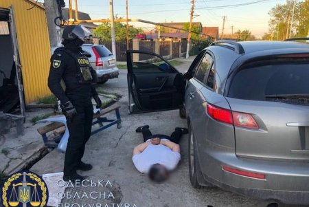Криминальный авторитет «Гном» из Черноморска вымогал от предпринимателя почти в полторы тысячи долларов