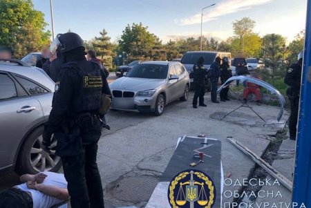 Криминальный авторитет «Гном» из Черноморска вымогал от предпринимателя почти в полторы тысячи долларов