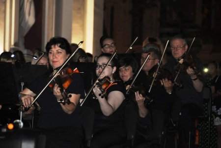 Концерт-открытие фестиваля Black sea music fest собрал сотни поклонников классической музыки на Думской площади (фото)