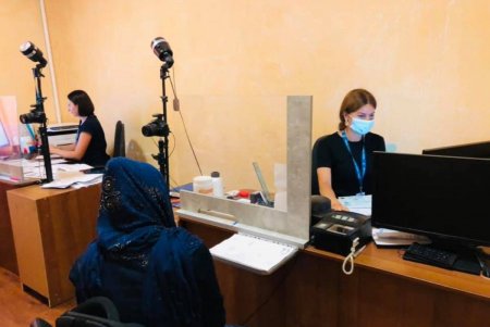 В Одессу доставлены около 130 беженцев из Афганистана, более половины из которых — дети (фото)