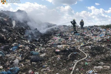Третий раз за две недели пылает свалка в Белгород-Днестровском районе (фото)