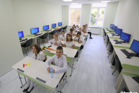 «Мы первыми в Украине создали Дворец творчества, в котором более чем в 20 секциях будут ежедневно заниматься свыше тысячи юных одесситов», - мэр Геннадий Труханов (фото)