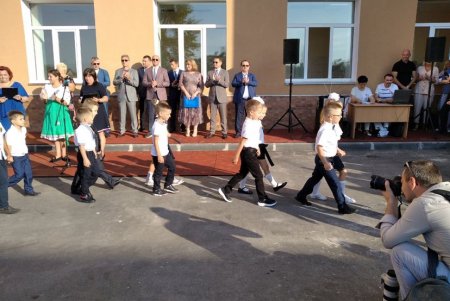 Первый звонок торжественно прозвучал в школе № 41, модернизированной к началу учебного года (фото, видео)