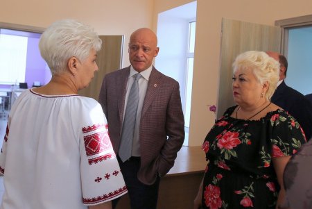 В капитально отремонтированной школе № 41 на Большевике прозвучал первый звонок (фоторепортаж)