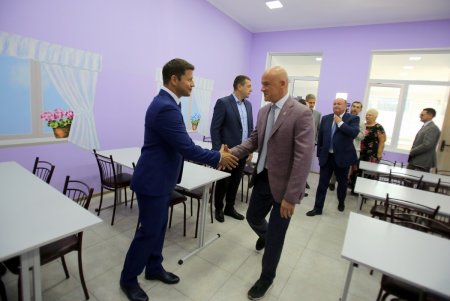 В капитально отремонтированной школе № 41 на Большевике прозвучал первый звонок (фоторепортаж)