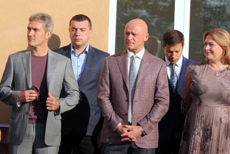 В капитально отремонтированной школе № 41 на Большевике прозвучал первый звонок (фоторепортаж)