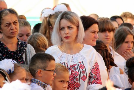 В капитально отремонтированной школе № 41 на Большевике прозвучал первый звонок (фоторепортаж)