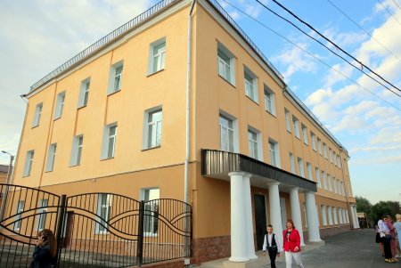 В капитально отремонтированной школе № 41 на Большевике прозвучал первый звонок (фоторепортаж)