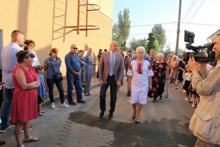 В капитально отремонтированной школе № 41 на Большевике прозвучал первый звонок (фоторепортаж)