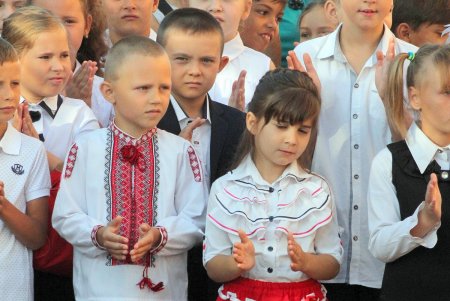 В капитально отремонтированной школе № 41 на Большевике прозвучал первый звонок (фоторепортаж)