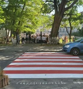 В городе обновлена дорожная разметка перед двумя школами и гимназией