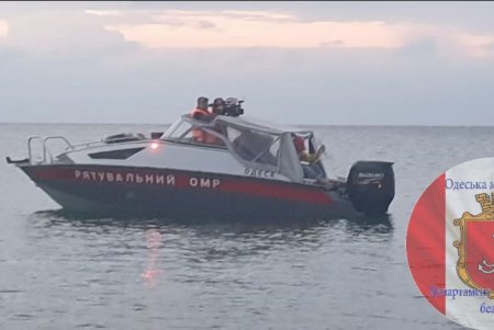Мешали волны и ветер: городские спасатели обеспечили безопасность каякеров и сапсерфингистов, установивших рекорд Украины на «Ланжероне» (фото)