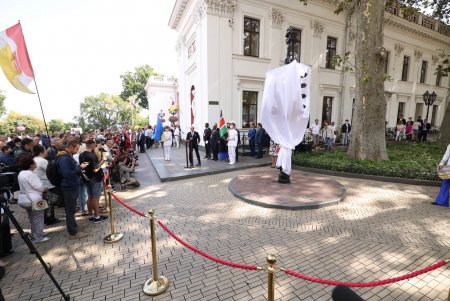 Возле одесской мэрии состоялось открытие указателя города-партнера Момбасы (фото)