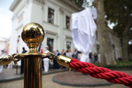 Возле одесской мэрии состоялось открытие указателя города-партнера Момбасы (фото)