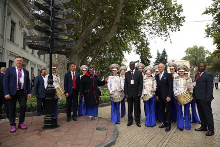 Возле одесской мэрии состоялось открытие указателя города-партнера Момбасы (фото)