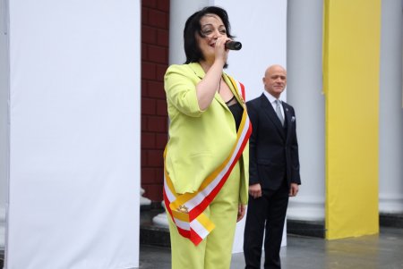 В День города на Думской площади торжественно подняли флаг Одессы (фоторепортаж)