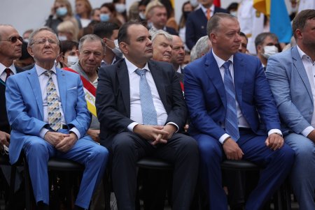 В День города на Думской площади торжественно подняли флаг Одессы (фоторепортаж)