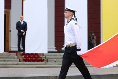 В День города на Думской площади торжественно подняли флаг Одессы (фоторепортаж)