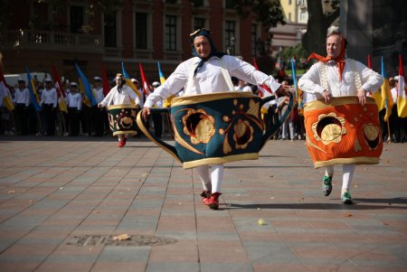 В День города на Думской площади торжественно подняли флаг Одессы (фоторепортаж)