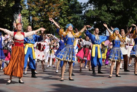 В День города на Думской площади торжественно подняли флаг Одессы (фоторепортаж)