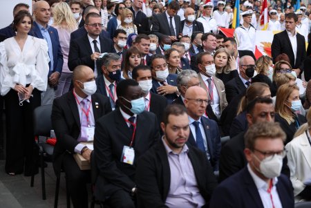 В День города на Думской площади торжественно подняли флаг Одессы (фоторепортаж)