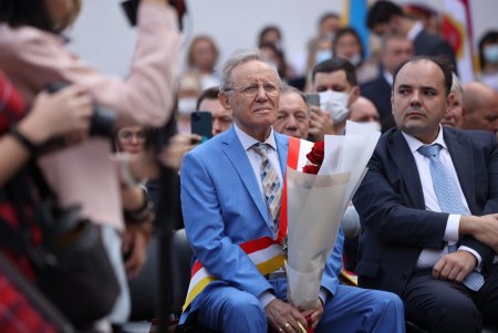 В День города на Думской площади торжественно подняли флаг Одессы (фоторепортаж)