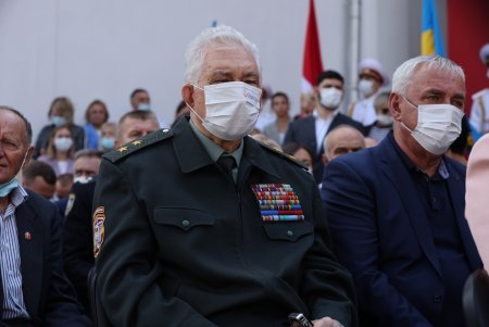 В День города на Думской площади торжественно подняли флаг Одессы (фоторепортаж)