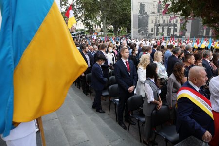 В День города на Думской площади торжественно подняли флаг Одессы (фоторепортаж)