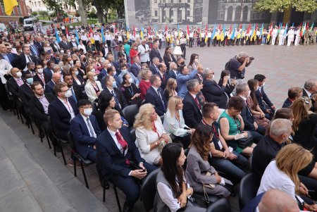 В День города на Думской площади торжественно подняли флаг Одессы (фоторепортаж)