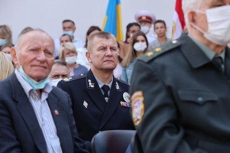 В День города на Думской площади торжественно подняли флаг Одессы (фоторепортаж)