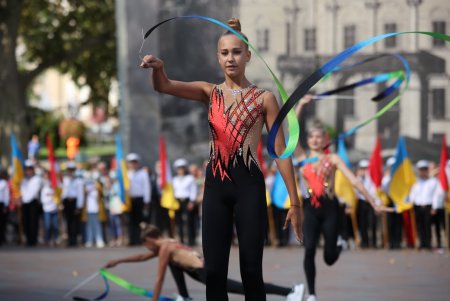 В День города на Думской площади торжественно подняли флаг Одессы (фоторепортаж)