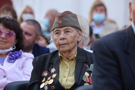 В День города на Думской площади торжественно подняли флаг Одессы (фоторепортаж)
