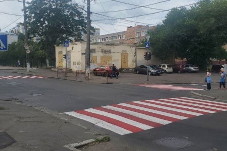 Возле двух школ в Малиновском районе обновлена дорожная разметка (фото)