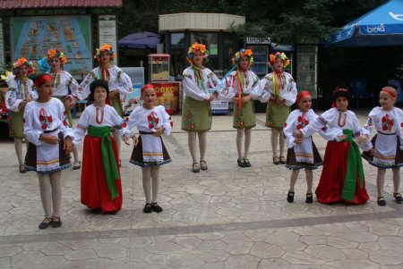 В День рождения Одессы гостям зоопарка показали красочное шоу и кормление слонихи Венди (фото)