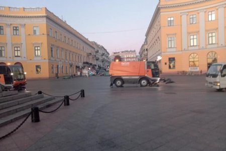 После праздничных мероприятий одесситы проснулись в чистом городе (фото, видео)