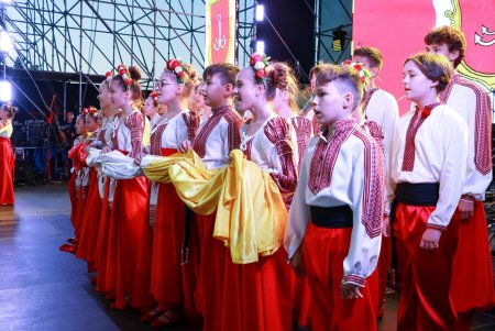 Одесса отметила 227-летие: гала-концерт на Потемкинской лестнице и яркий салют (фоторепортаж) Одесса отметила 227-летие: гала-концерт на Потемкинской лестнице и яркий салют (фоторепортаж)