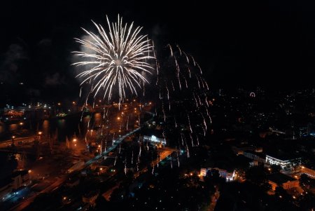 Одесса отметила 227-летие: гала-концерт на Потемкинской лестнице и яркий салют (фоторепортаж) Одесса отметила 227-летие: гала-концерт на Потемкинской лестнице и яркий салют (фоторепортаж)