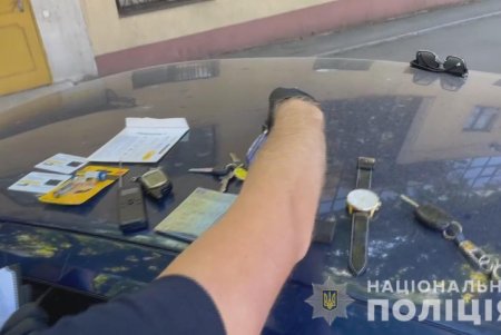 Иностранцы крали вещи из элитных автомобилей одесситов (фото, видео)