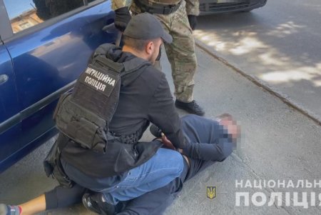 Иностранцы крали вещи из элитных автомобилей одесситов (фото, видео)