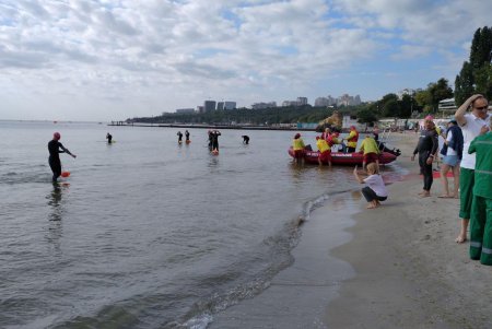 «Oceanman Odesa-2021»: более 700 участников из девяти стран соревнуются в морском плавании на Ланжероне (фото, видео)